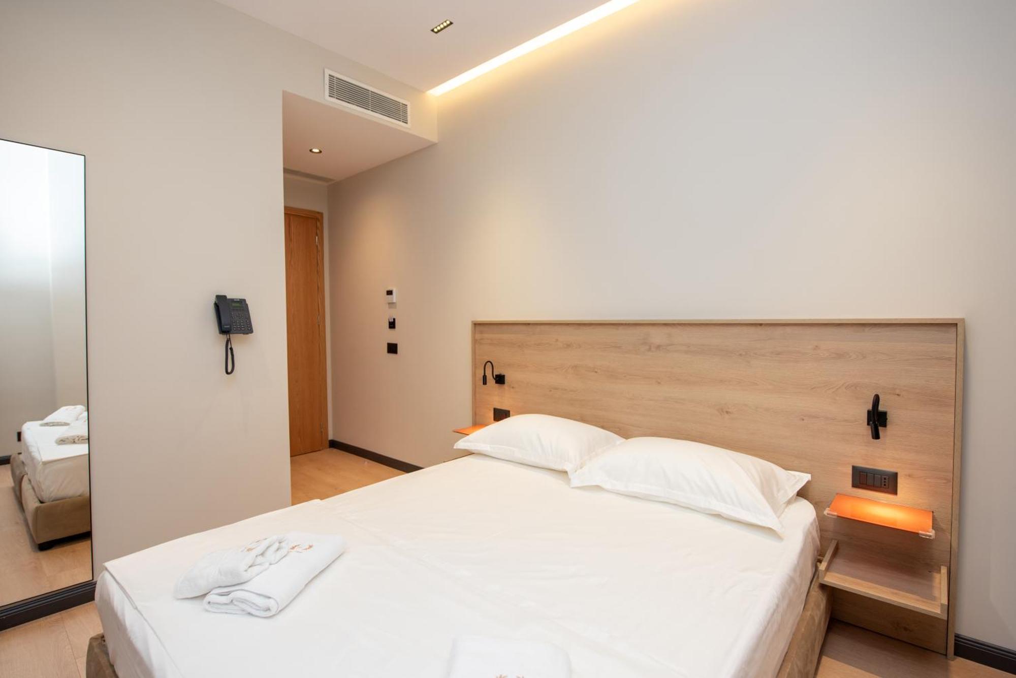Calma Boutique Hotel Vlore Bagian luar foto