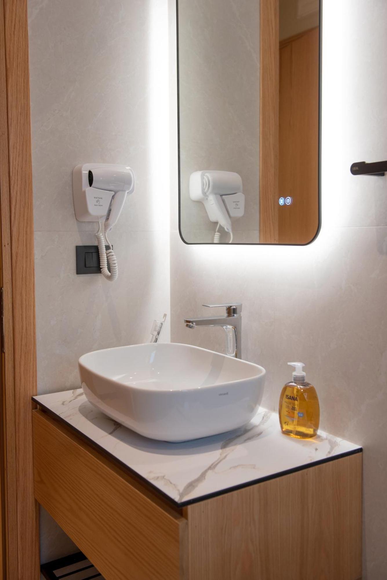 Calma Boutique Hotel Vlore Bagian luar foto