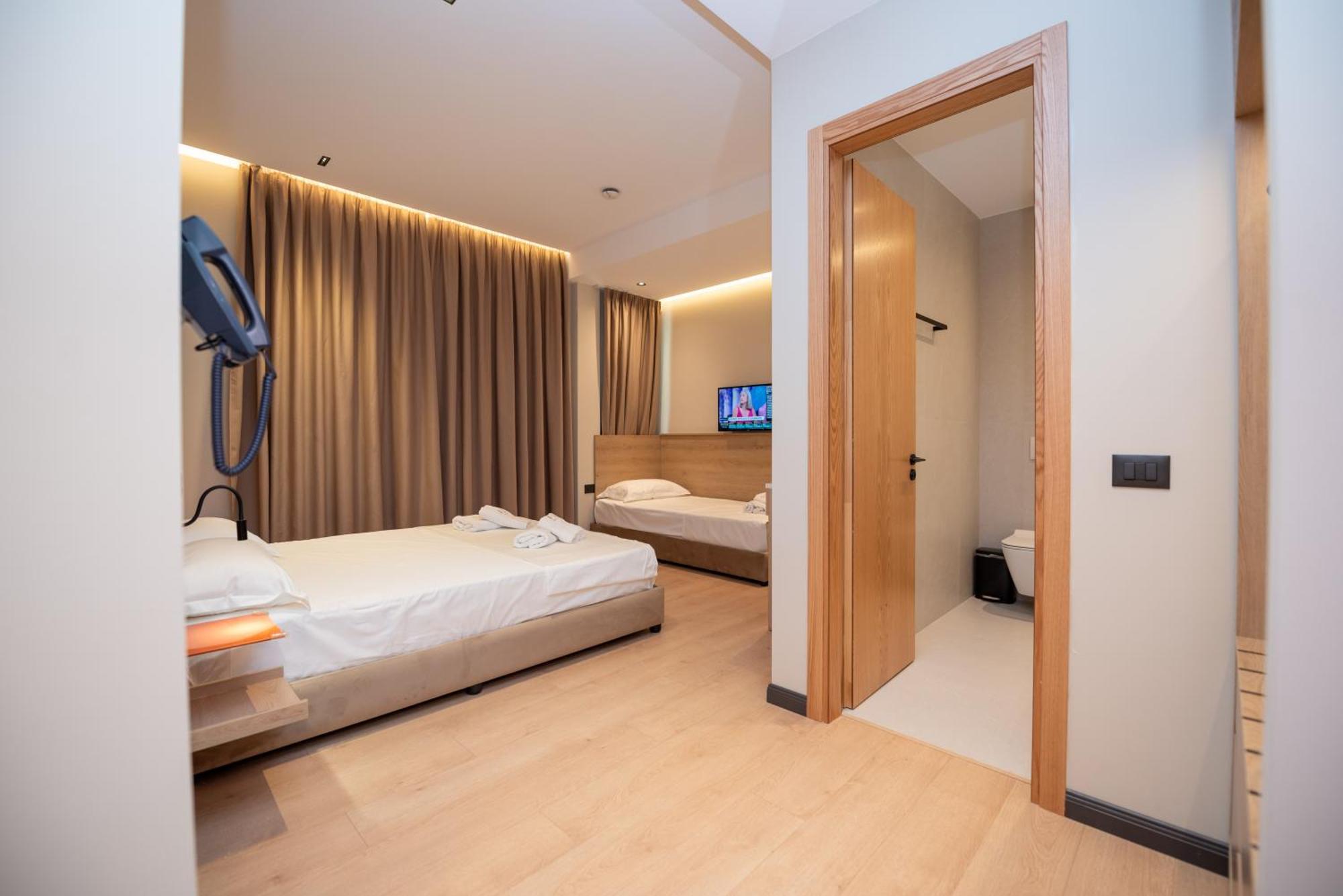 Calma Boutique Hotel Vlore Bagian luar foto
