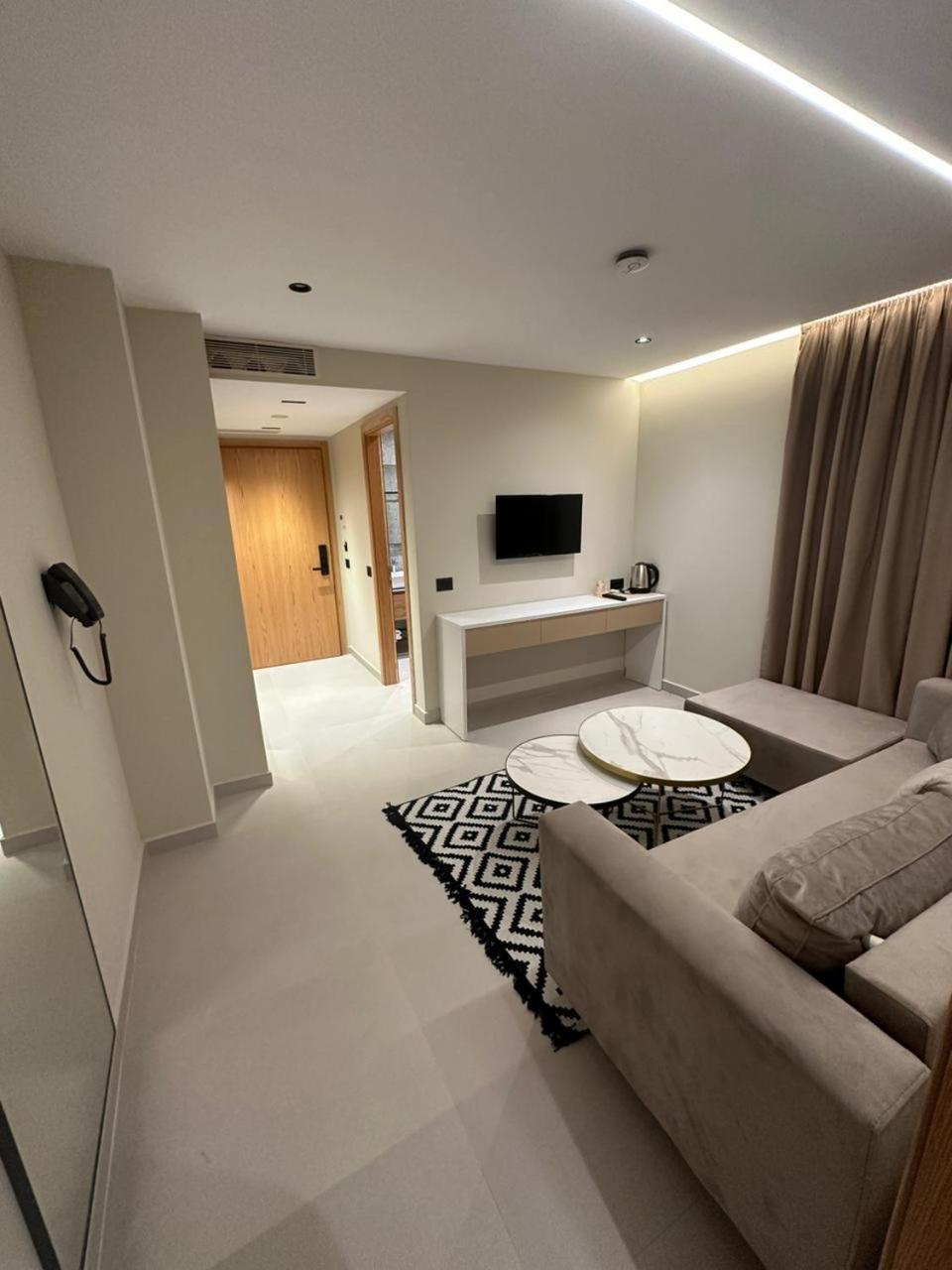 Calma Boutique Hotel Vlore Bagian luar foto